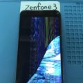 ZenFone3(ZE520KL)の液晶が虹色になっている場合の修理前写真