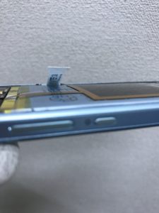 AQUOS603SHのバッテリーが膨張している写真