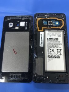 Galaxy feelの液晶画面交換修理の修理工程写真