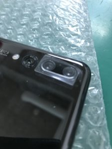 修理完了後のP20Proのバックカメラ外側ガラス部分