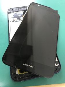 HUAWEInova2画面交換修理の修理中写真