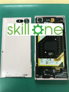 X Compactのフロントパネル交換修理工程写真