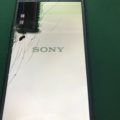XPERIA XZ1 の液晶画面交換修理前の修理箇所拡大写真