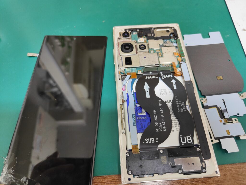 Galaxy S23Ultra 画面修理　分解途中