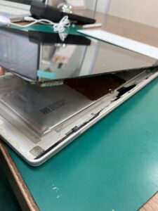 SurfacePro4の液晶画面開け