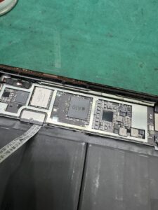 故障原因のApple A10 SoC (System on Chip)チップの写真